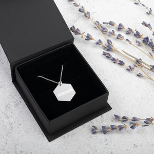 SOÍREMAÍN HEXAGON NECKLACE