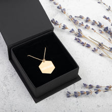 SOÍREMAÍN HEXAGON NECKLACE